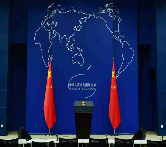 ඇමරිකාව චීනයට අසාමාන්‍ය ඉහළ තීරුබදු යළි යළිත් පැනවීම අංක ගණිතමය ක්‍රීඩාවක් බවට පත් කර ගෙන ඇත–චීන විදේශ අමාත්‍යංශය