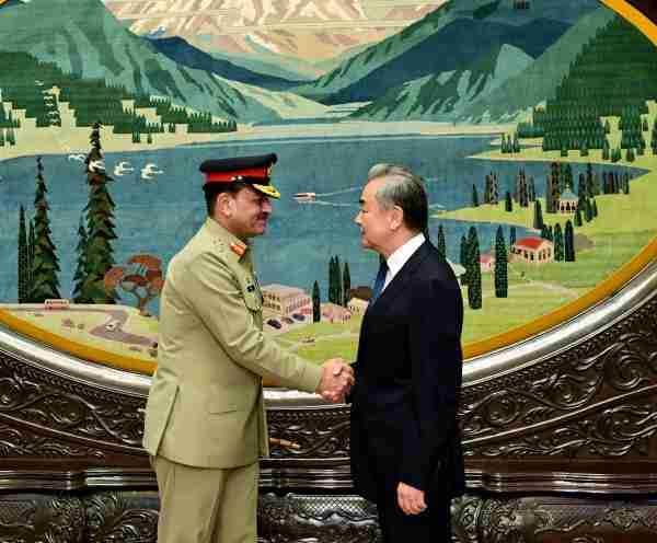 චීනයේ ඉහළ රාජ්‍ය තාන්ත්‍රික නිලධාරී සහ පාකිස්ථාන හමුදා ප්‍රධානියා අතර හමුවක්