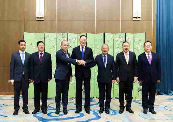 චීන-කාම්බෝජ-තායිලන්ත ත්‍රෛයිපාර්ශ්වික නිල නොවන රැස්වීම ෂංහැයි හිදී