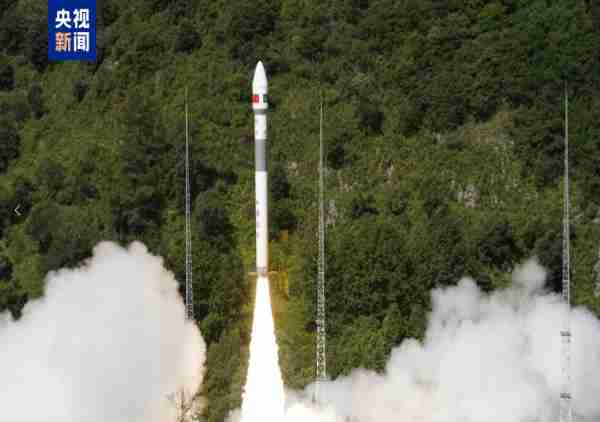 පකිස්ථාන චන්ද්‍රිකාවක් චීනයෙන් දියත් කෙරේ