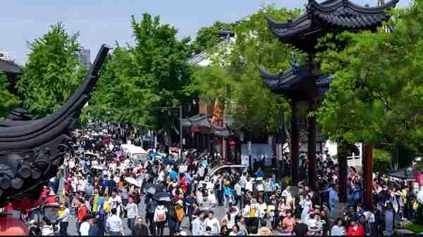 2025 මුල් මාස හයේ චීන සංචාරක අංශයේ කැපී පෙනෙන වර්ධනයක්