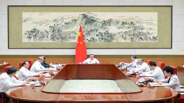 සේවා වෙළඳපොල උසස් තත්ත්වයෙන් සංවර්ධනය කිරීමේ අවශ්‍යතාවය චීන අගමැති අවධාරණය කරයි