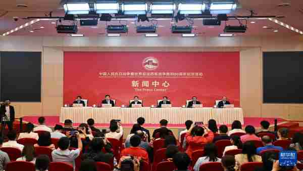 චීනයේ විවිධ ප්‍රජාතන්ත්‍රවාදී පක්ෂවල නිලධාරීන් ජපන් ආක්‍රමණයට එරෙහි චීන මහජන යුද ඉතිහාසයේ අත්දැකීම් පිළිබඳව සිහිපත් කරයි