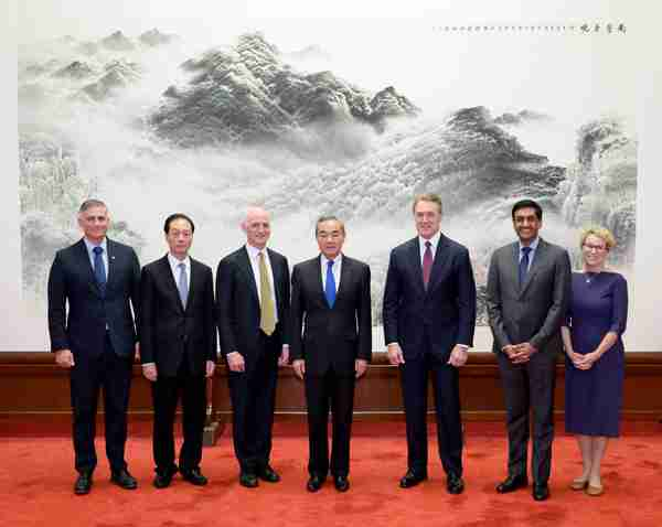 චීන විදේශ අමාත්‍යවරයා සහ ඇමරිකානු කොංග්‍රස් නියෝජිත පිරිසක් අතර හමුවක්