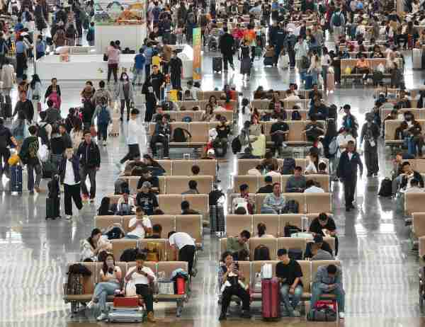 චීන ජාතික දින සහ මැද සරත් උත්සව සමයේ තුන්වන දිනයේ ප්‍රවාහන ඉල්ලුම ඉහළට