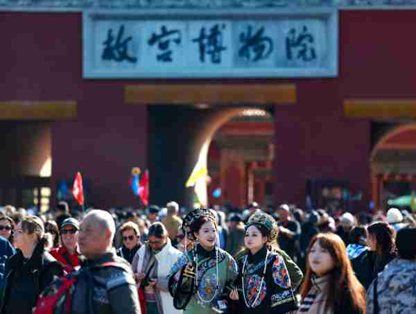 2025 වසරේ මුල් කාර්තු තුනේ චීනයේ දේශීය සංචාර වාර සංඛ්‍යාව බිලියන 5ට ආසන්නයි