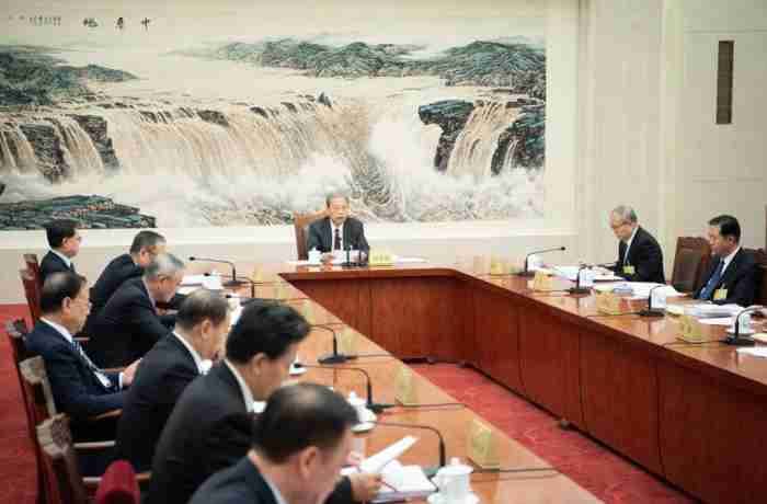 චීන ව්‍යවස්ථාදායක සැසිවාරයේදී නීති සම්පාදකයින් ඉදිරියේ 2026 වසරේ ක්‍රියා සැලැස්ම සහ 2025 වසරේ වාර්තා සමාලෝචනය කරයි