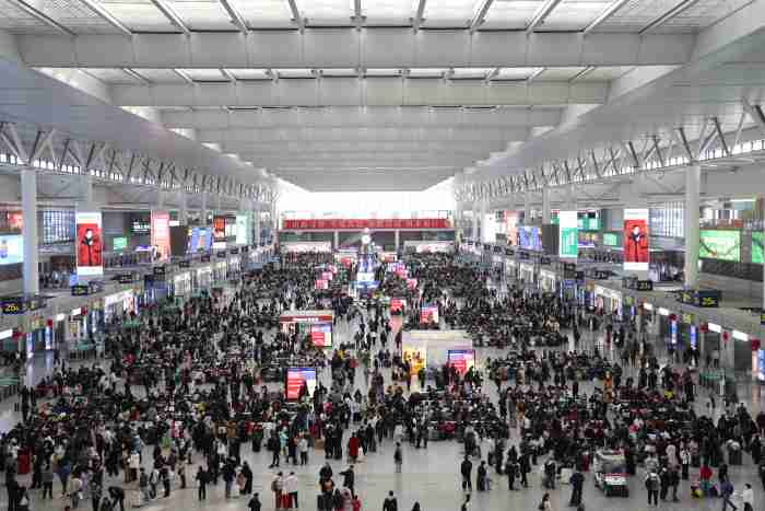 චීනයේ වසන්ත උත්සව නිවාඩු සමයේ රට පුරා දුම්රියෙන් ගමන් ගත් මගී වාර සංඛ්‍යාව මිලියන121ක්