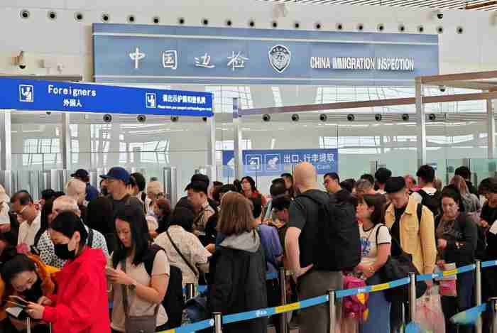 2025 වසරේ නිදහස් වීසා යටතේ චීනයට පැමිණි විදේශිකයින් සංඛ්‍යාවෙහි 50%කට ආසන්න වැඩි වීමක්