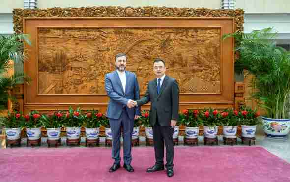 ඉරාන න්‍යෂ්ටික ගැටලුව සම්බන්ධයෙන් බලහත්කාරී හා සම්බාධක පැනවීමේ තර්ජනයන්ට චීනය විරුද්ධ වේ