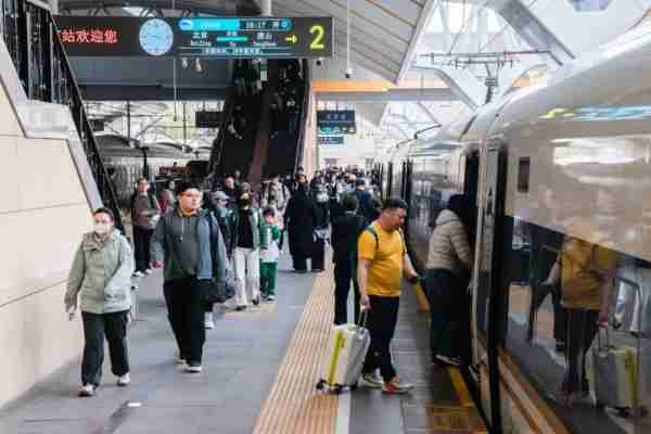 චීනයේ මෙවර Qingming උත්සව නිවාඩුව තුළ එක්දින මගී දුම්රිය ප්‍රවාහනය සම්බන්ධයෙන් නව වාර්තාවක්