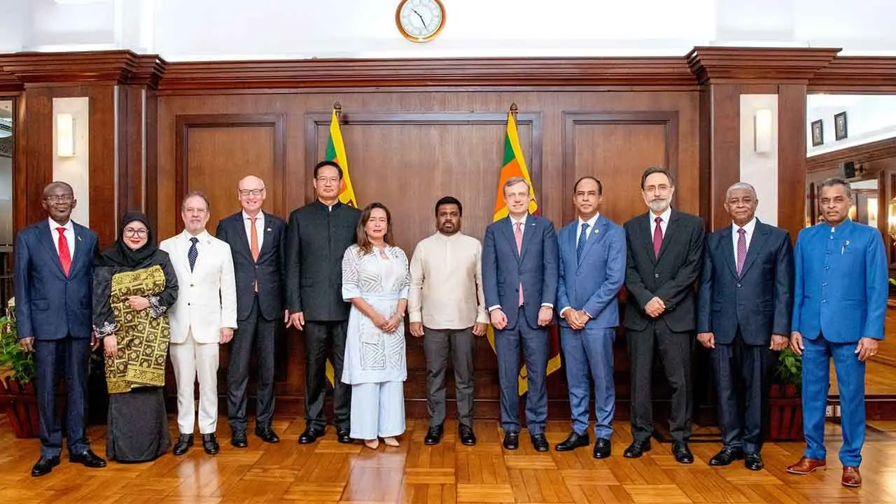 නව රාජ්‍යතාන්ත්‍රිකයින් එකොළොස් දෙනෙකු ජනපතිට අක්තපත්‍ර භාර දෙයි