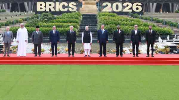 BRICS සහයෝගිතාව තවදුරටත් පුළුල් කරමින් උසස් තත්ත්වයේ සංවර්ධනයට චීන ජනපතිගේ මග පෙන්වීම ගැන චීන විදේශ ඇමතිගෙන් විග්‍රහයක්